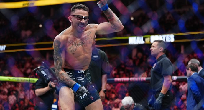 Com logo de marca de cigarros, Carlos Prates exibe carro personalizado antes do UFC 322