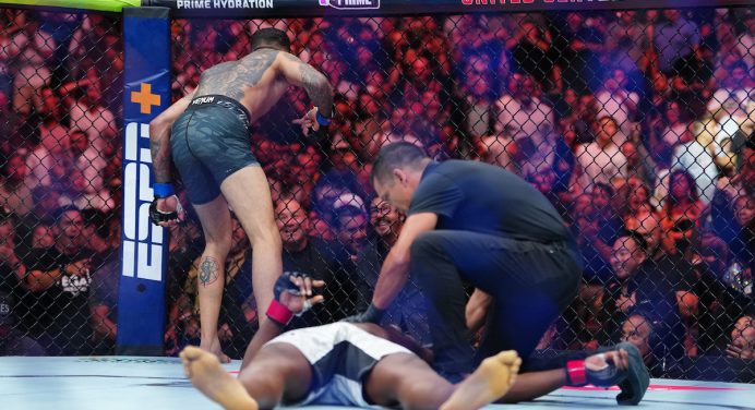 Carlos Prates dá show, nocauteia Geoff Neal e pede luta no UFC Rio