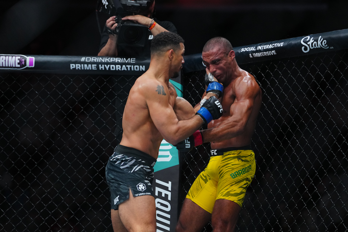 Edson Barboza foi derrotado por Drakkar Klose no UFC 319
