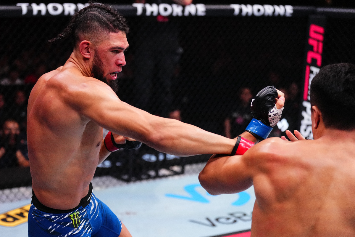 Johnny Walker enfrenta Zhang Mingyang no UFC Xangai