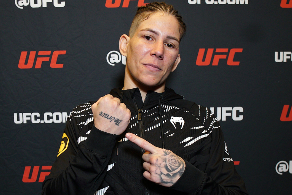 Karol Rosa exibe tatuagem após vitória no UFC Vegas 108