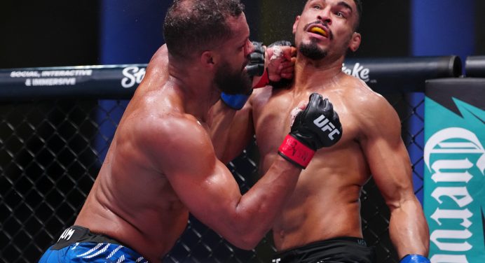 Raffael Cerqueira sofre terceiro revés seguido e futuro no UFC fica em xeque