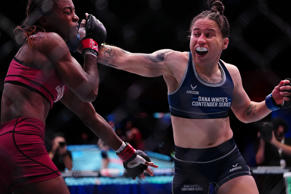 Carol Foro em duelo contra Shanelle Dyer no Contender Series 2025