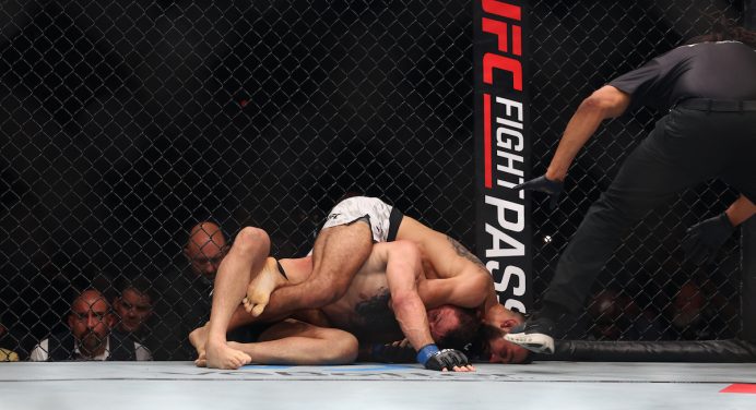 Jean Silva se desespera com derrota de Maurício Ruffy no UFC Paris; veja