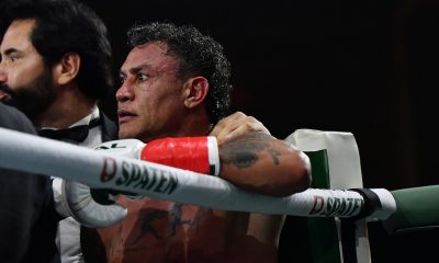 Popó sendo cercado por sua equipe no corner após confusão no Spaten Fight Night 2