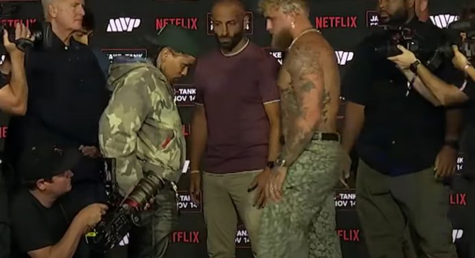 Davi vs Golias! Diferença de altura entre Jake Paul e Tank Davis chama a atenção em encarada