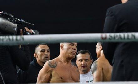 André Dida, de branco, observa a encarada entre Wanderlei Silva e Popó