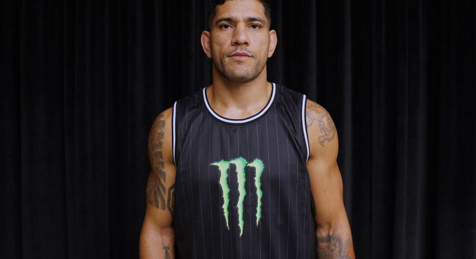 Ídolo nacional, Alex Poatan minimiza pressão por volta ao topo do UFC