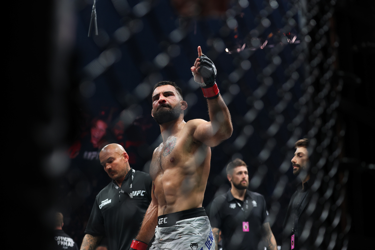 Benoit Saint Denis celebra vitória sobre Maurício Ruffy no UFC Paris