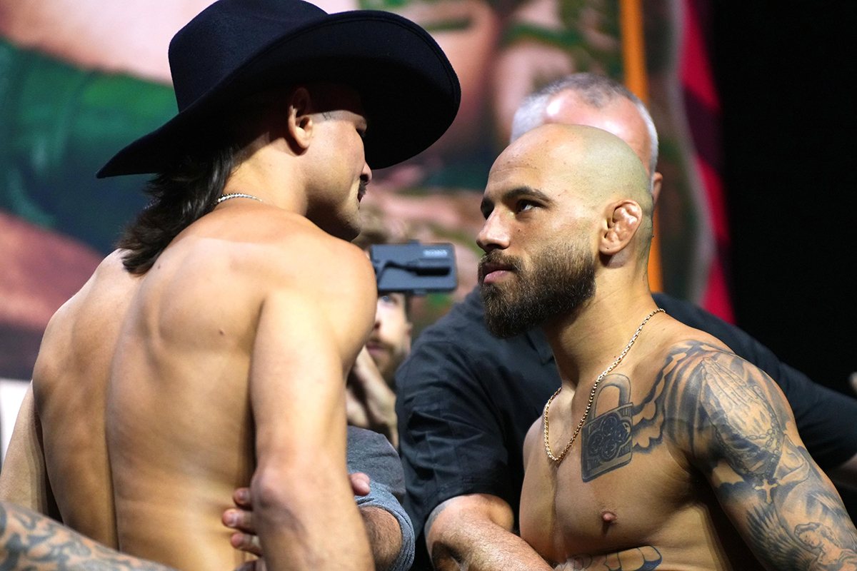 Diego Lopes e Jean Silva se encaram durante a pesagem cerimonial do Noche UFC -