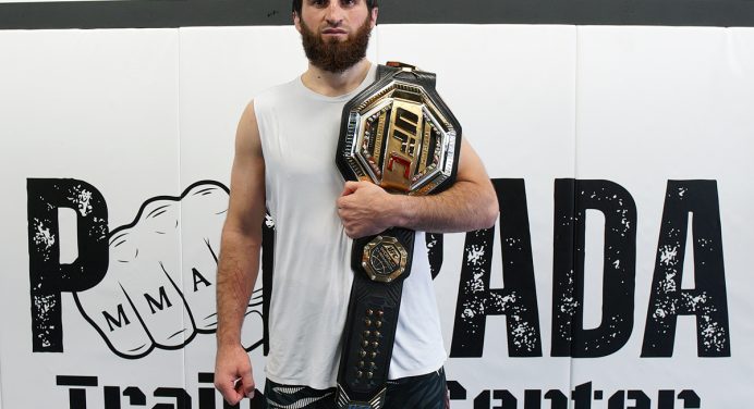 UFC 320: Ankalaev rebate versão de Poatan sobre encontro e aquece clima para revanche