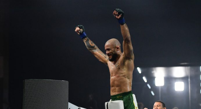 Manchinha vence Barcellos e unifica títulos do MMA na luta de abertura do Spaten Fight Night 2