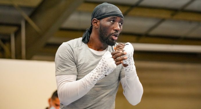 Astro do boxe, Terence Crawford descarta aventura no MMA: “Não pagam o suficiente”