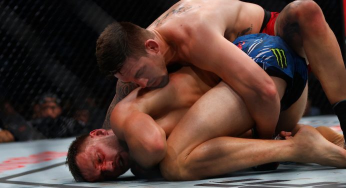 Treinador de De Ridder assume responsabilidade por jogar a toalha no UFC Canadá