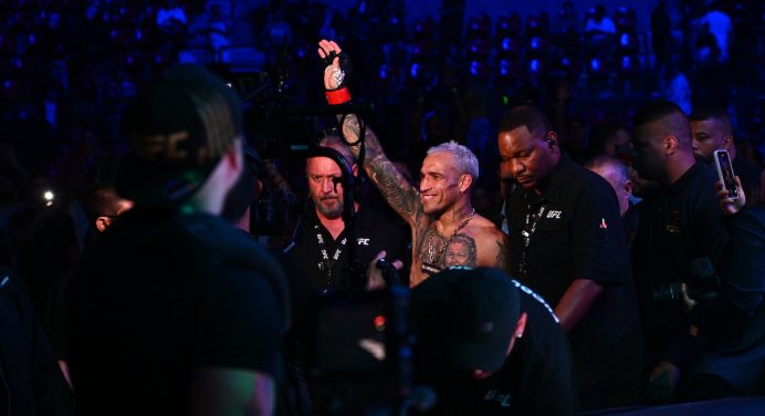 Charles Do Bronx embolsa R$ 276 mil por bônus de performance no UFC Rio