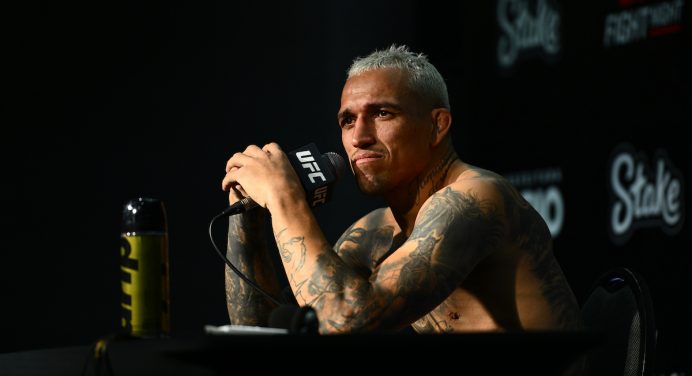 Charles do Bronx reforça interesse em revanche contra Max Holloway no UFC
