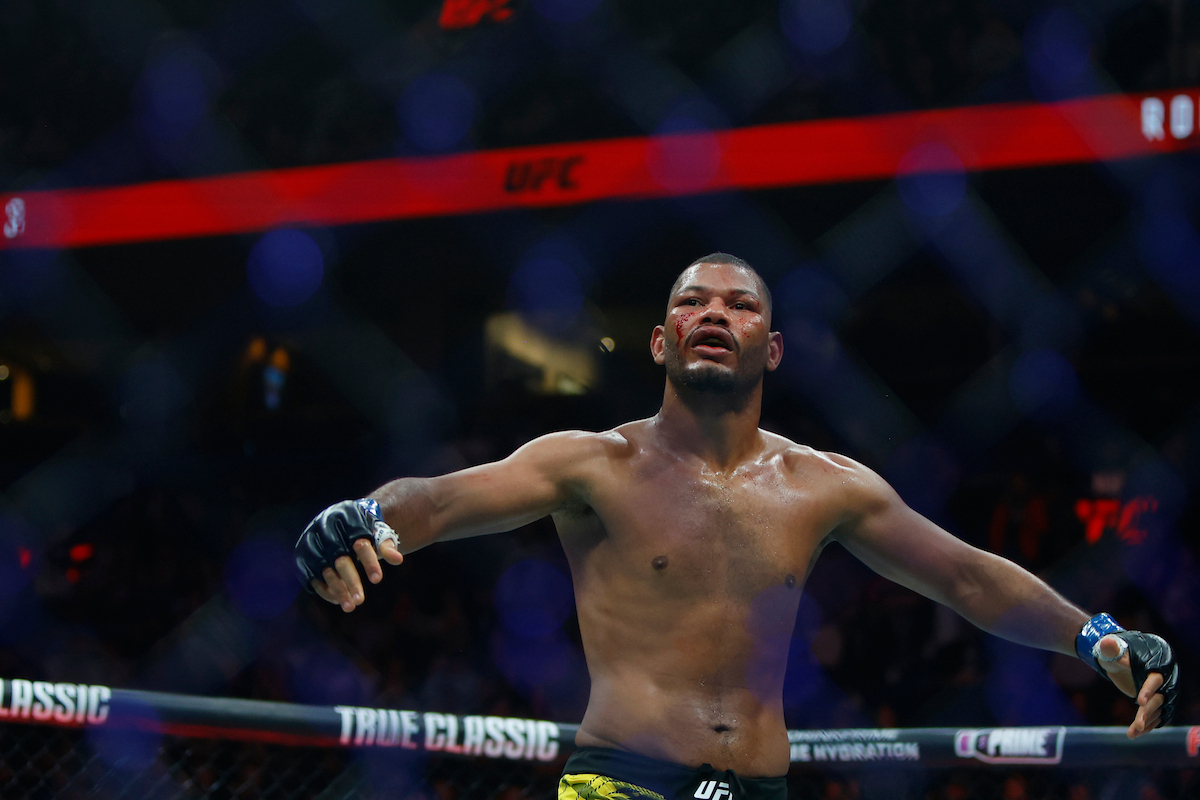 Djorden Santos comemora sua vitória no UFC Canadá