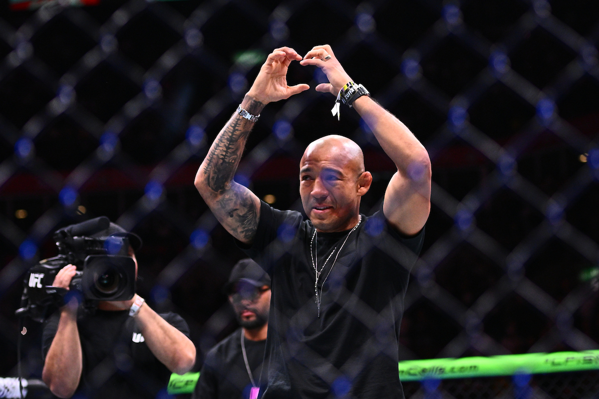 José Aldo recebe homenagem após aposentadoria no UFC Rio