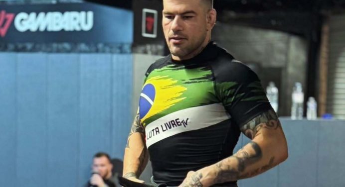 Treinador brasileiro de Luta Livre revela motivo de rompimento com Tom Aspinall