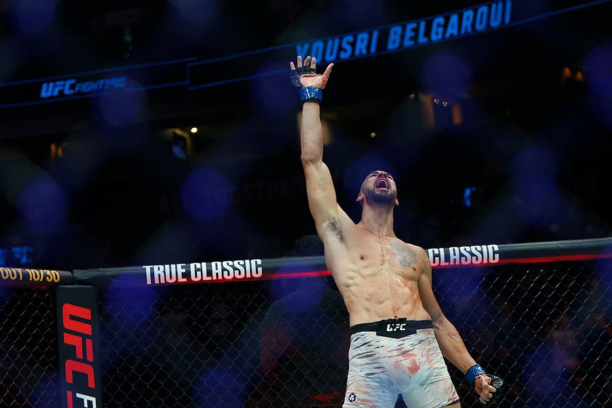 Yousri Belgaroui celebra sua vitória no UFC Canadá