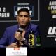 Alex Pereira responde jornalista durante coletiva de imprensa do UFC 320 em Las Vegas (EUA)