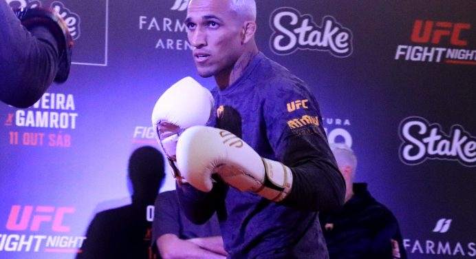 Ovacionado, Charles Do Bronx levanta o público em treino aberto do UFC Rio: “Nasci para isso”