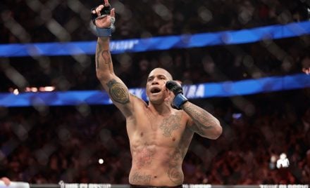 Alex Poatan celebra vitória sobre Ankalaev no UFC 320