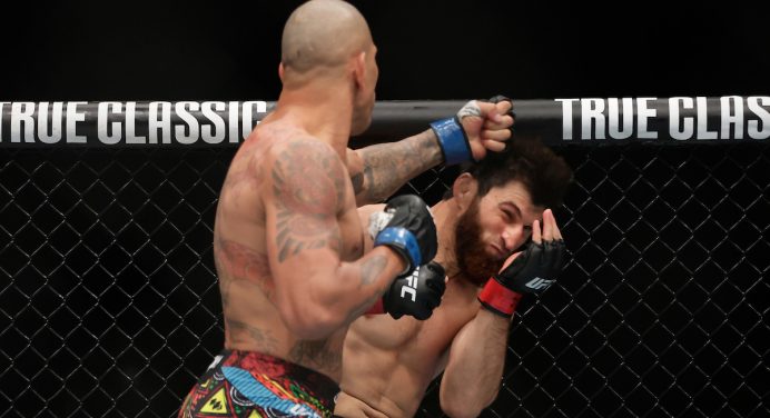 Clima hostil! Equipe de Poatan expulsa Ankalaev do UFC 320 aos gritos de “Chama”; veja