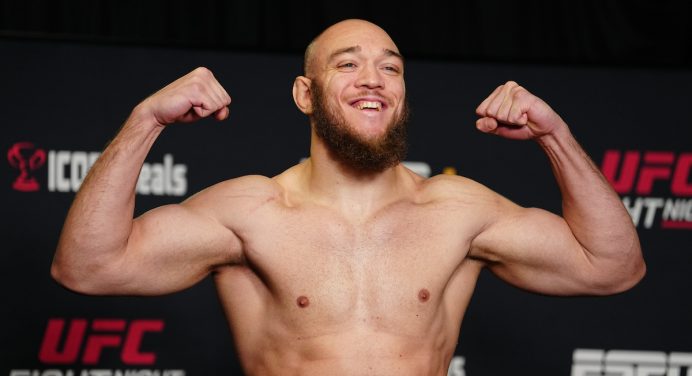 Caçador de Pés! Valter Walker finaliza rival inglês e amplia ótima fase no UFC 321