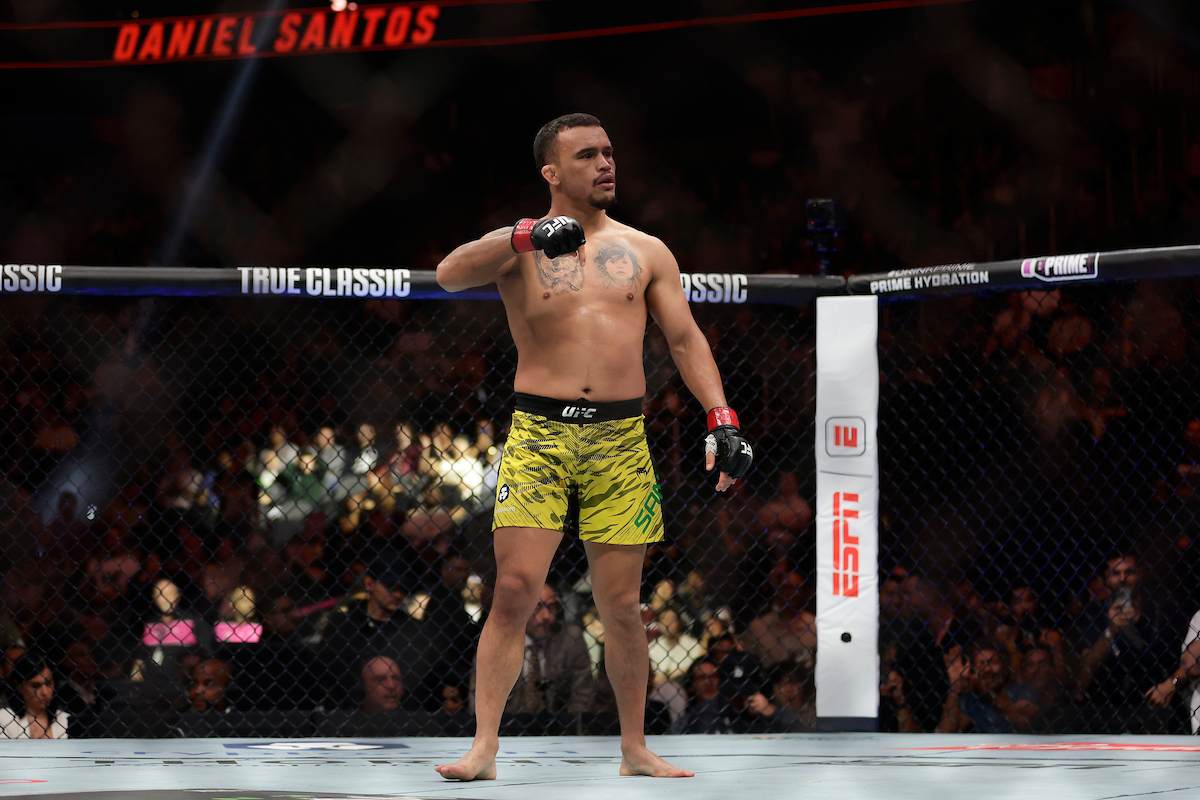 Daniel Willycat comemora vitória no UFC 320