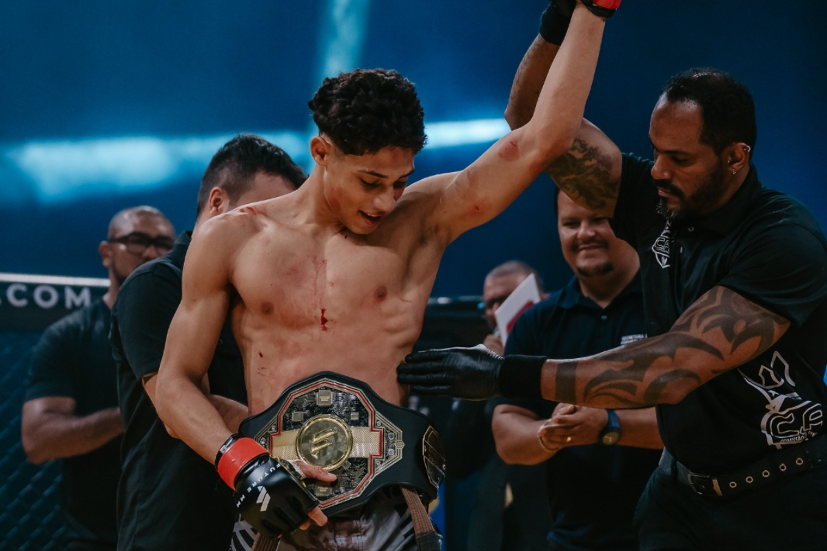 Adriano Sousa, o 'Imperador', conquistou o cinturão peso-mosca do Future MMA