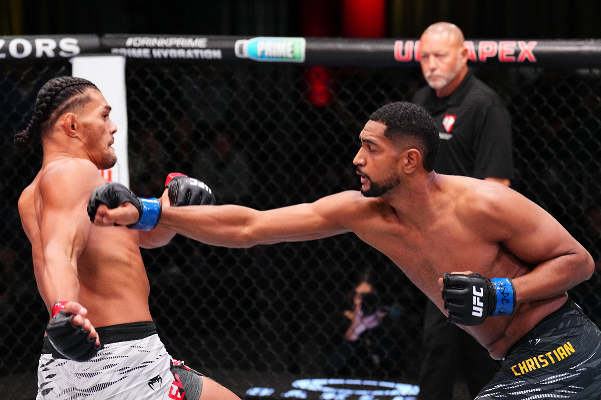 Billy Elekana e Kevin Christian em duelo no UFC Vegas 110