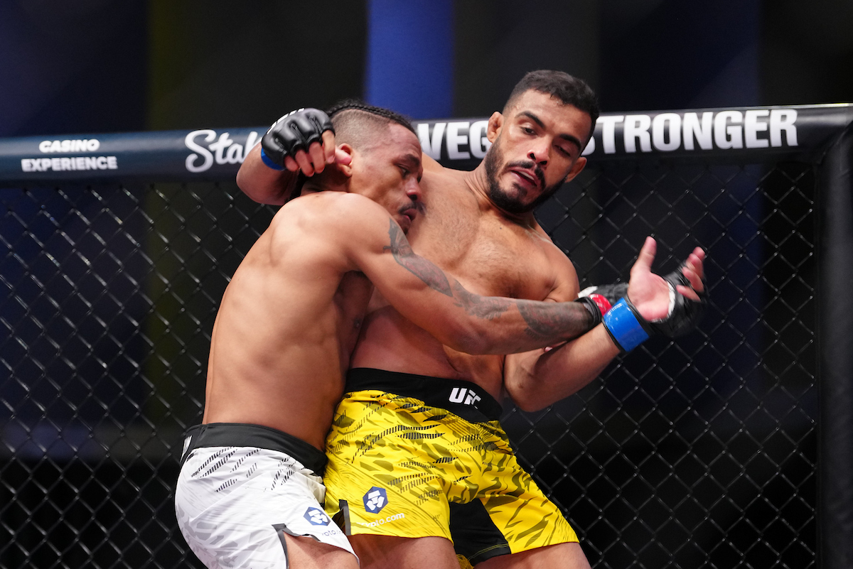 Ismael Bonfim foi derrotado por Chris Padilla no UFC Vegas 111