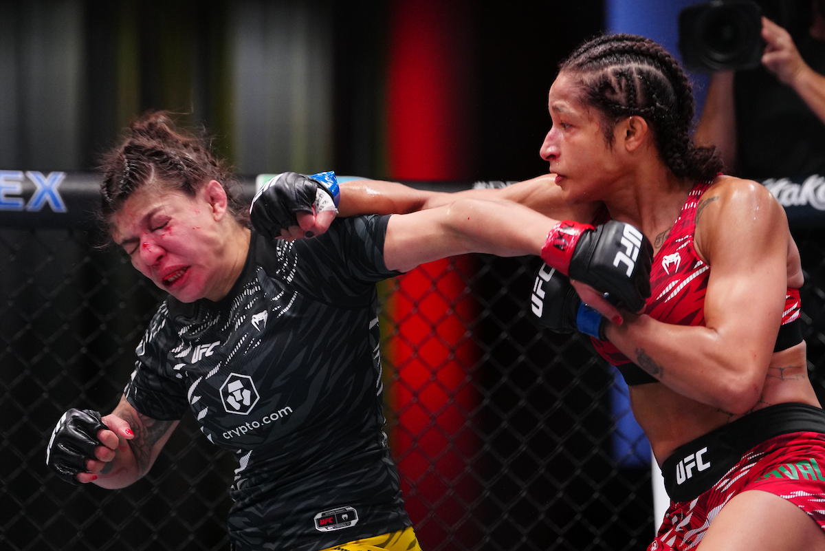 Jacqueline Cavalcanti (à direita) venceu Mayra Sheetara no UFC Vegas 111