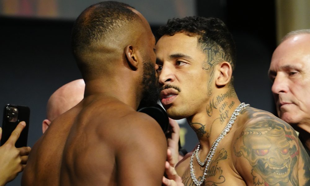 Leon Edwards e Carlo Prates se encaram após a pesagem cerimonial do UFC 322