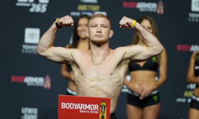 Case Kenney passa pela balança do UFC 265