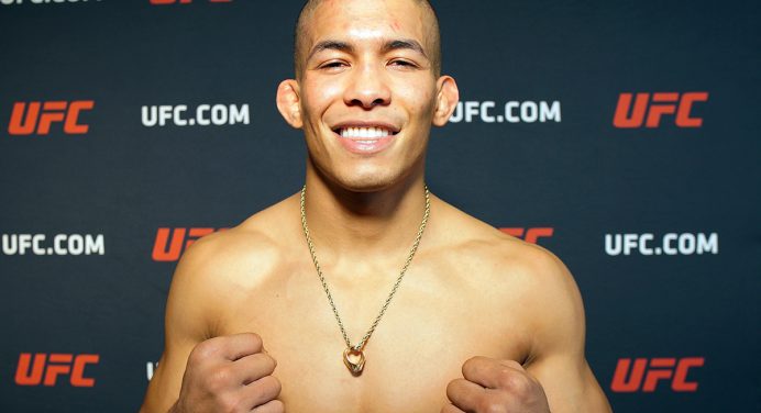 Vaselina? Matheus Camilo relata dificuldade em finalizar rival do UFC 322: “Estava liso”