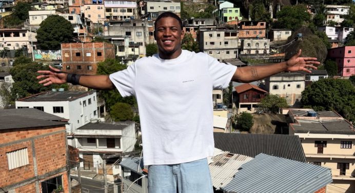 Prospecto brasileiro do boxe acerta com a promotora de Jake Paul