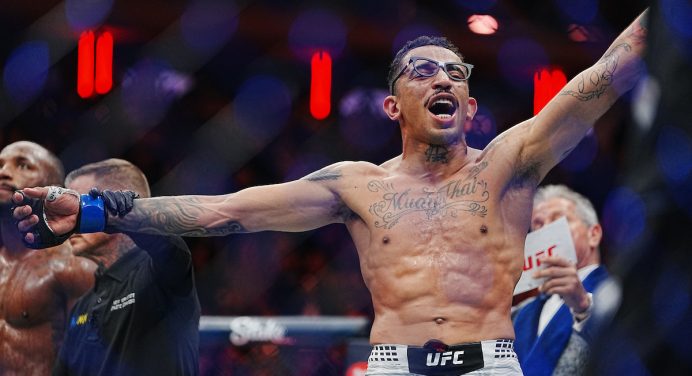 Carlos Prates apela para tática inusitada ao provocar Makhachev por luta pelo cinturão