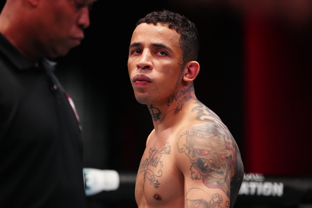 Carlos Prates se prepara para lutar no UFC