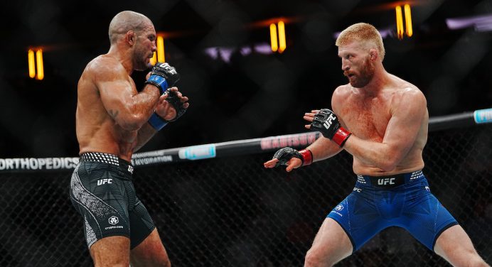 Brutal! Bo Nickal aplica nocaute fulminante e apaga Rodolfo Vieira no UFC 322