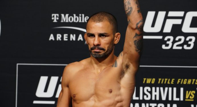 Alexandre Pantoja reaparece treinando após lesão e indica evolução na recuperação; veja