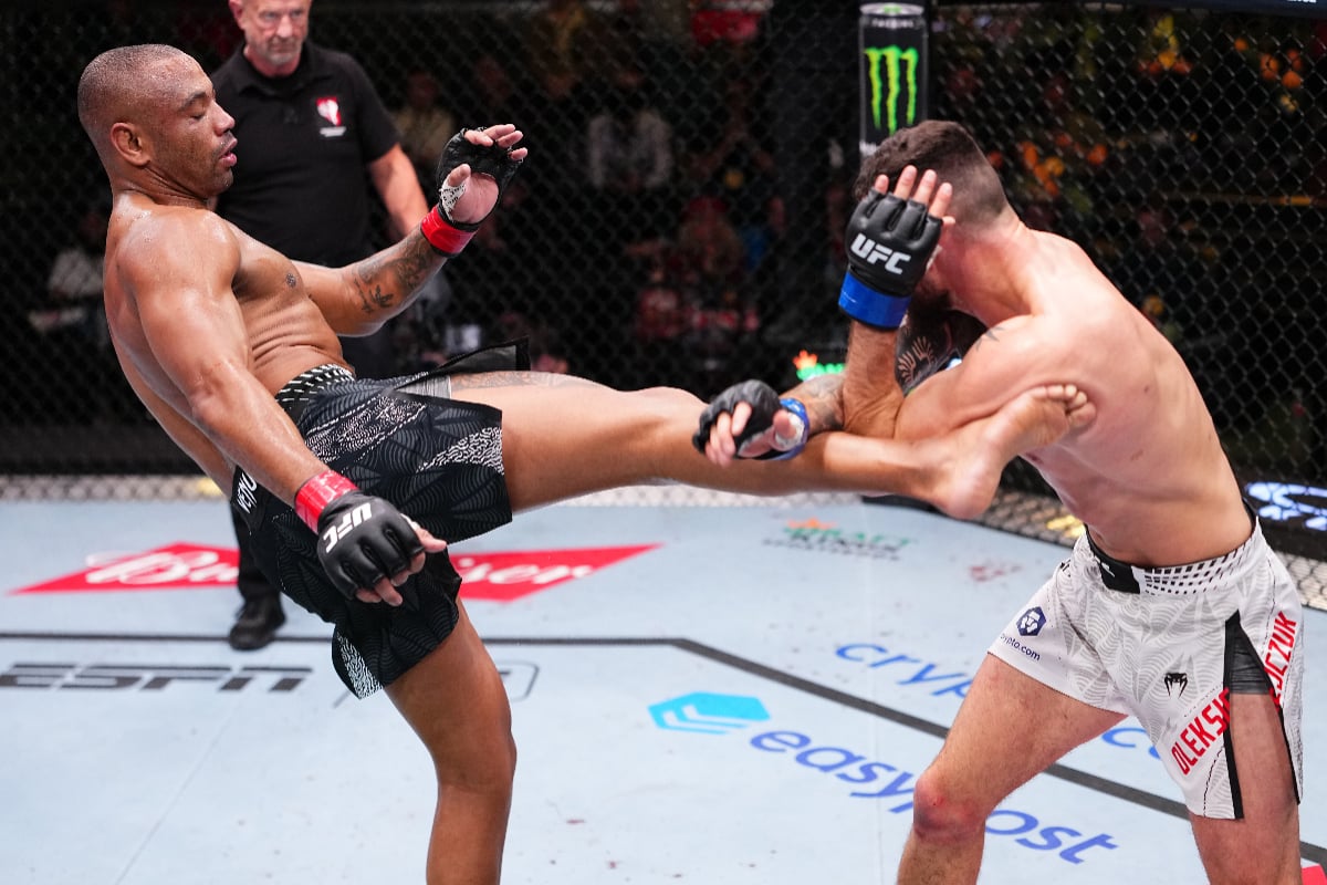 César Almeida e Cezary Oleksiejczuk em duelo no UFC Vegas 112