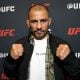 Alexandre Pantoja posa para foto no media day do UFC 323