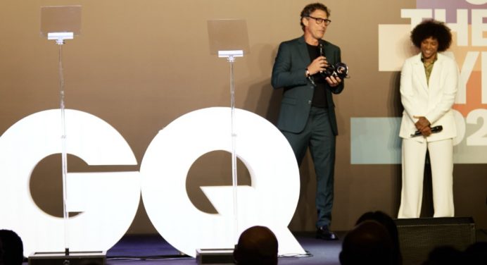 Com troféu “A Força do Legado”, Spaten homenageia Flávio Canto no GQ Men of The Year
