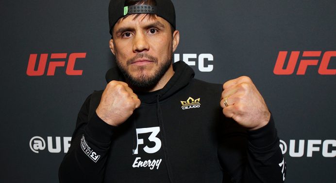 Henry Cejudo confirma aposentadoria do MMA no UFC 323