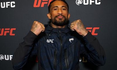 De punhos cerrados, Joanderson Tubarão posa para foto no media day do UFC Vegas 112