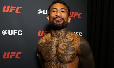 Joanderson Tubarão posa para foto após vitória no UFC Vegas 112