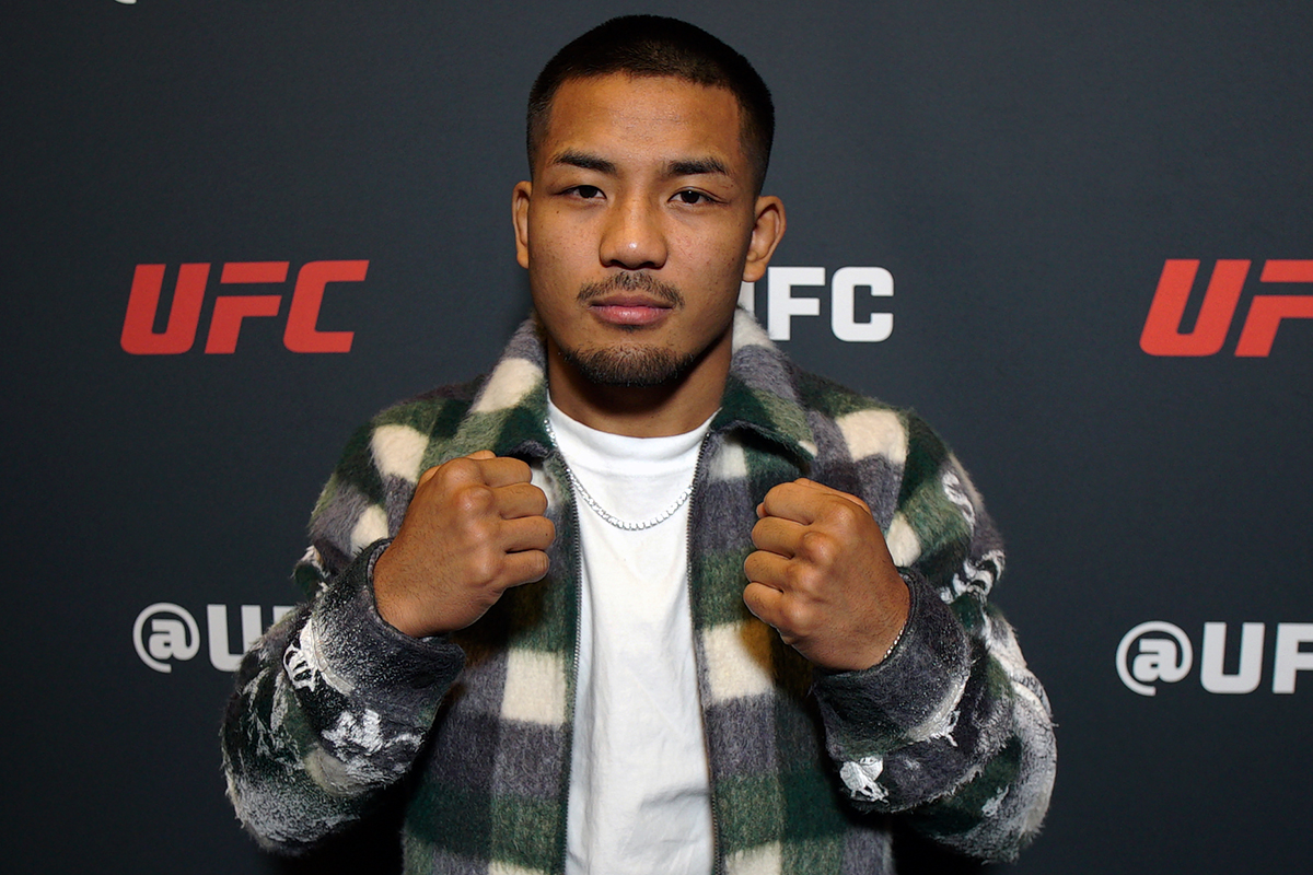 Joshua Van posa para foto no media day do UFC 323