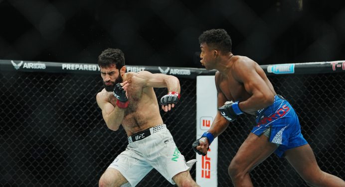 Mairon Santos vence a luta de abertura do UFC 323 por nocaute e amplia boa fase